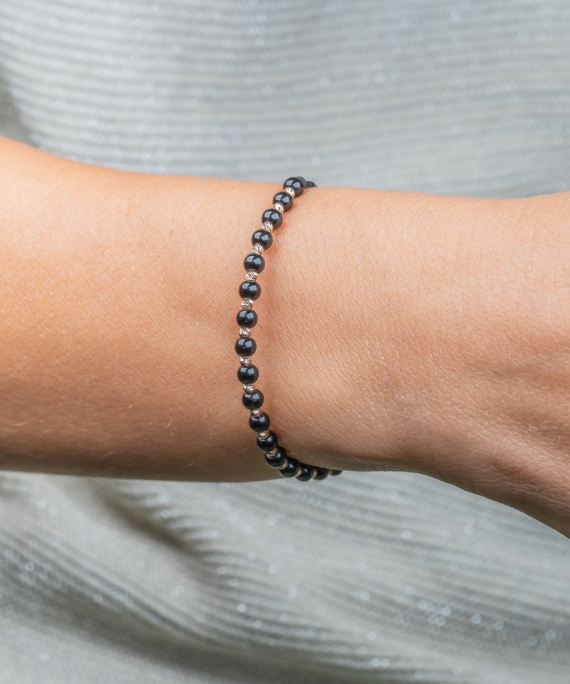 Melno Diegu Rokassrpādze Ar Zeltu Un oniksiem - Diegu rokassprādzes ar zeltu - Goldinga