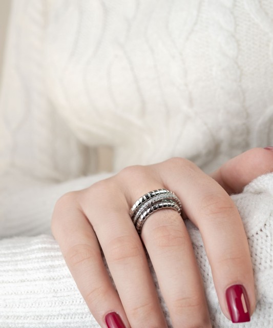 Серебряное кольцо с цирконами