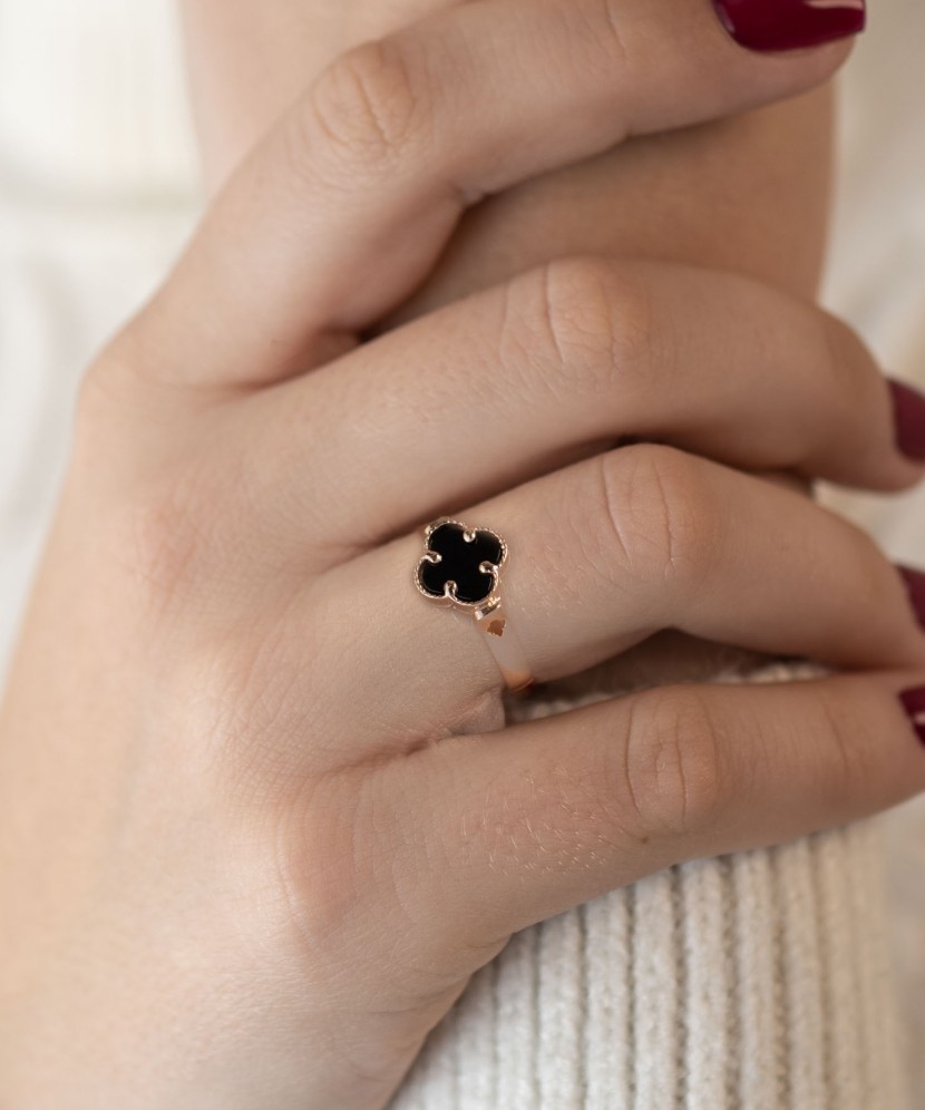 Золотое кольцо с ониксом