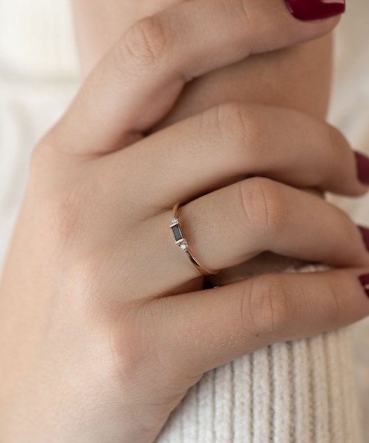 Zelta gredzens ar safīru un briljantiem - Žiedai su brangakmeniais - Goldinga