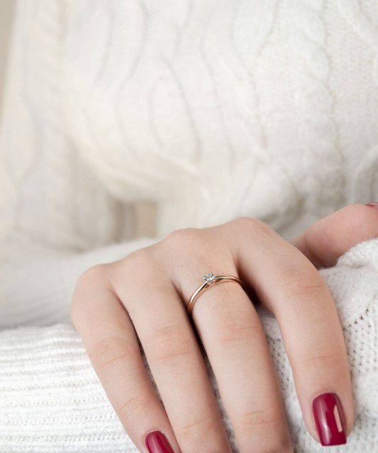 Кольцо из золота с бриллиантом