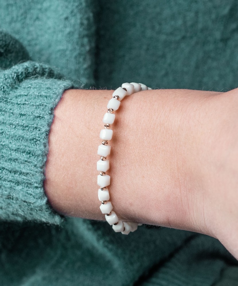 Balto siūlo Браслет su auksu ir oniksais