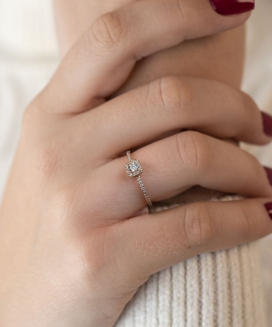 Zelta gredzens ar cirkonijiem