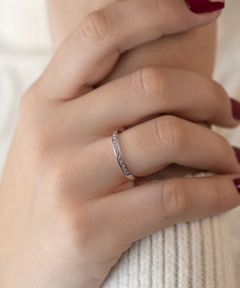 Zelta gredzens ar cirkonijiem "Sirsniņa"