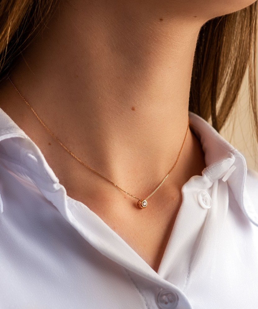 Золотая цепочка с подвеской из циркона