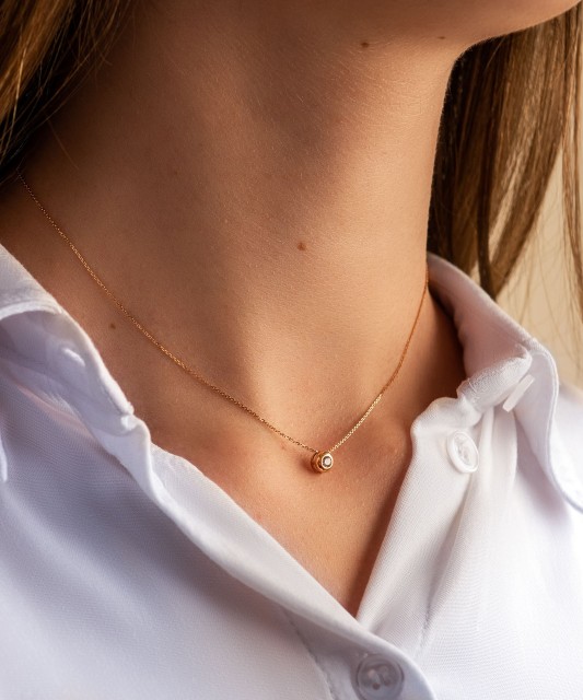Золотая цепочка с подвеской из циркона