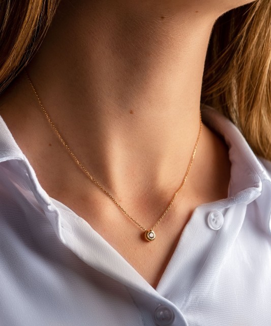 Золотая цепочка с подвеской из циркона