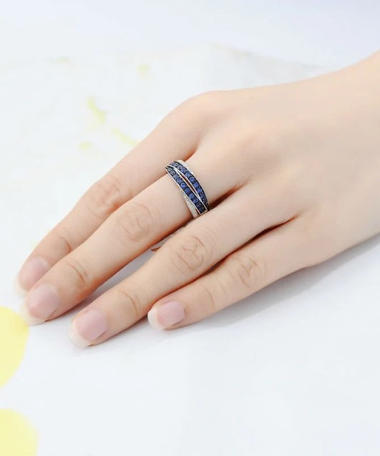 Sudraba gredzens ar cirkonijiem