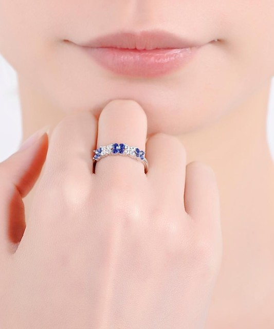 Sudraba gredzens ar cirkonijiem