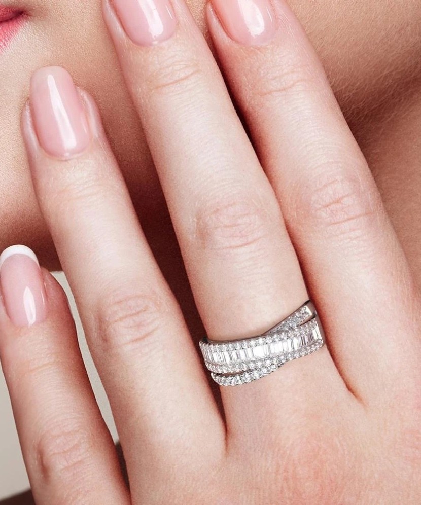 Sudraba gredzens ar cirkonijiem