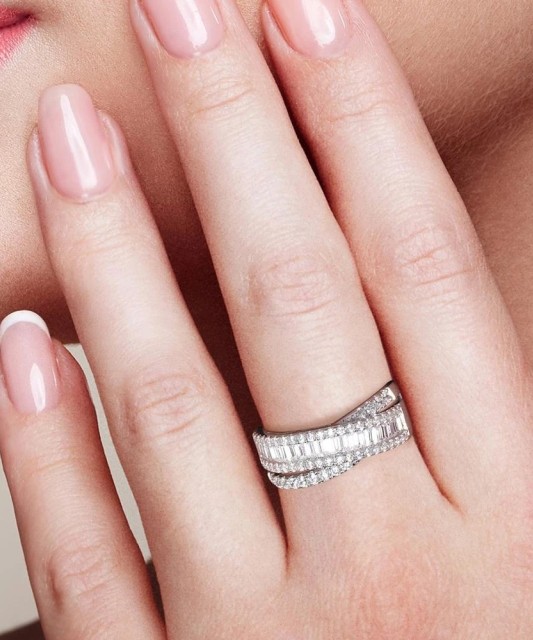 Sudraba gredzens ar cirkonijiem