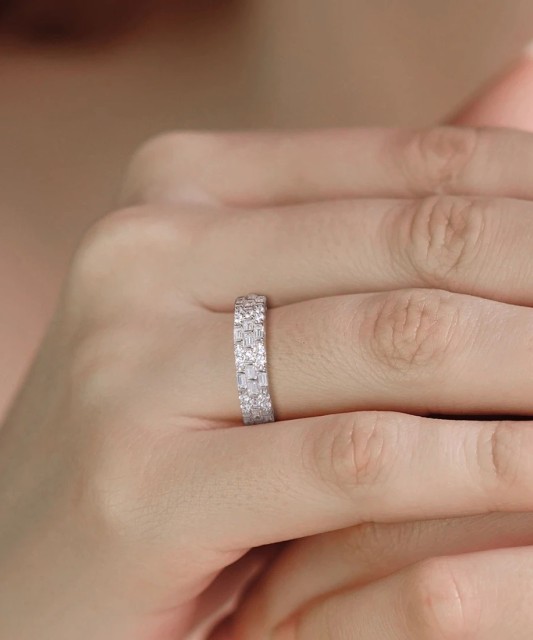 Sudraba gredzens ar cirkonijiem