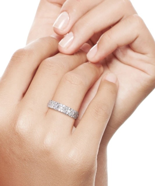 Sudraba gredzens ar cirkonijiem