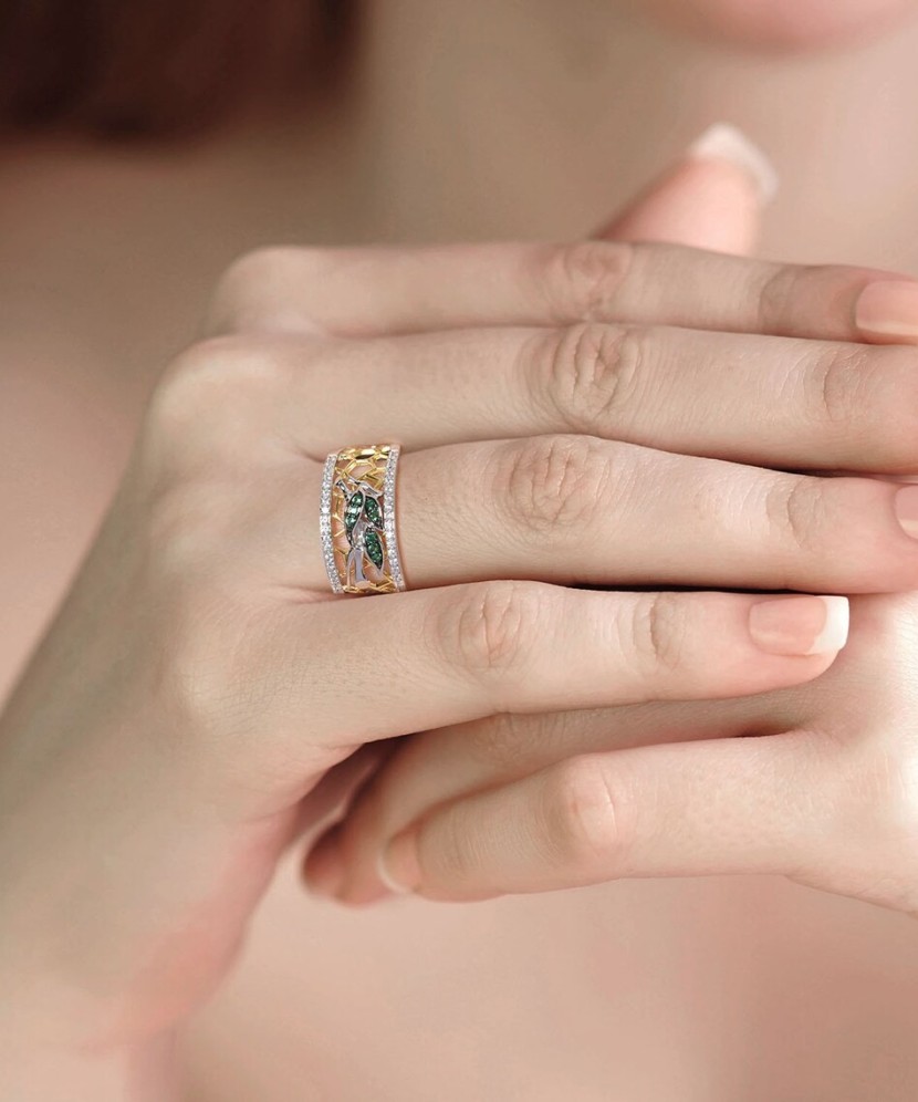 Кольцо из серебра с фианитами