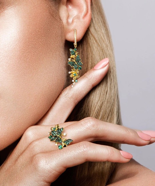 Apzeltīts sudraba gredzens ar cirkonijiem "Tauriņi"