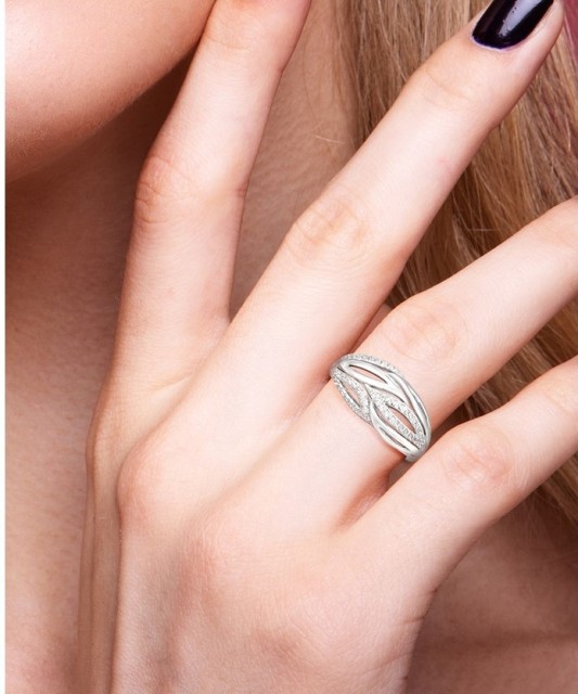 Sudraba gredzens ar cirkonijiem