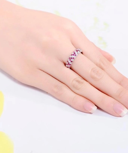 Sudraba gredzens ar cirkoniem un nano rubīnu