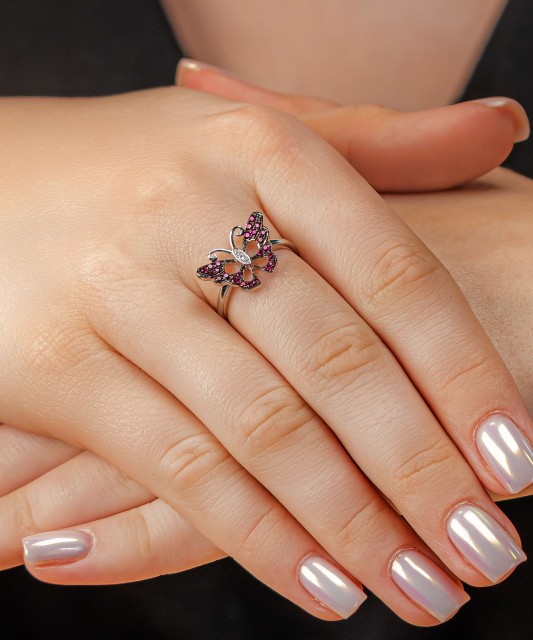 Sudraba gredzens ar cirkoniem un nano rubīnu "Tauriņš"