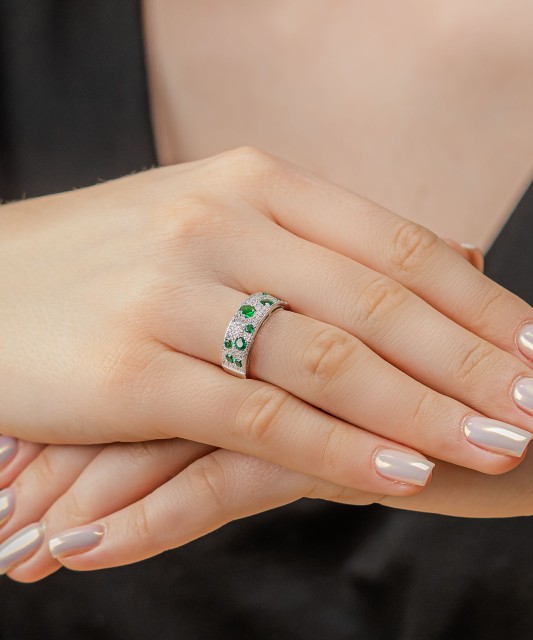 Кольцо из серебра с фианитами и шпинели