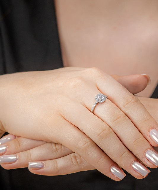 Кольцо из серебра с фианитами