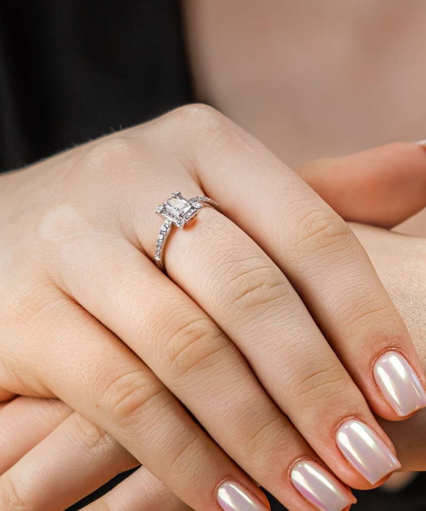 Sudraba gredzens ar cirkonijiem