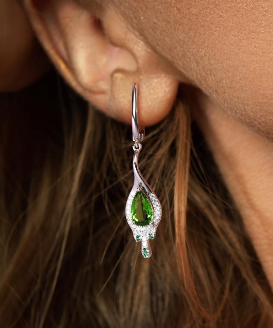 Sudraba auskari ar spineļiem un cirkoniem