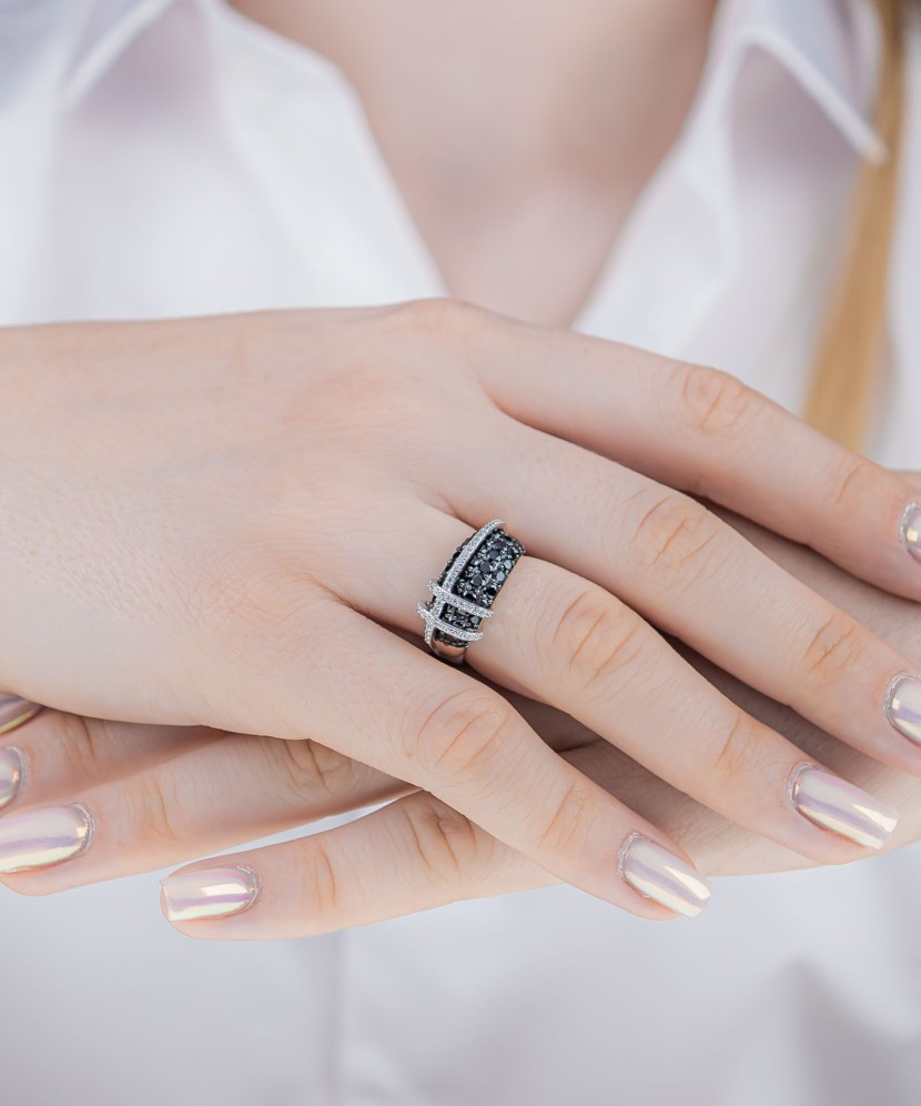 Sudraba gredzens ar cirkonijiemun špineļiem