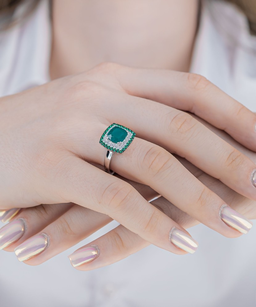 Sudraba gredzens ar cirkonijiemun špineļiem