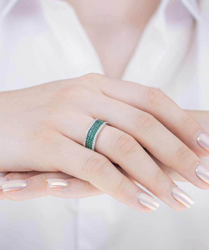 Серебряное кольцо со шпинелями и цирконами