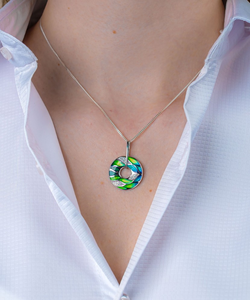 Sudraba kulons ar cirkoniem un emalju