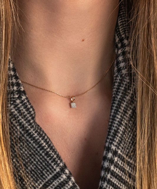 Подвеска из золота с бриллиантом