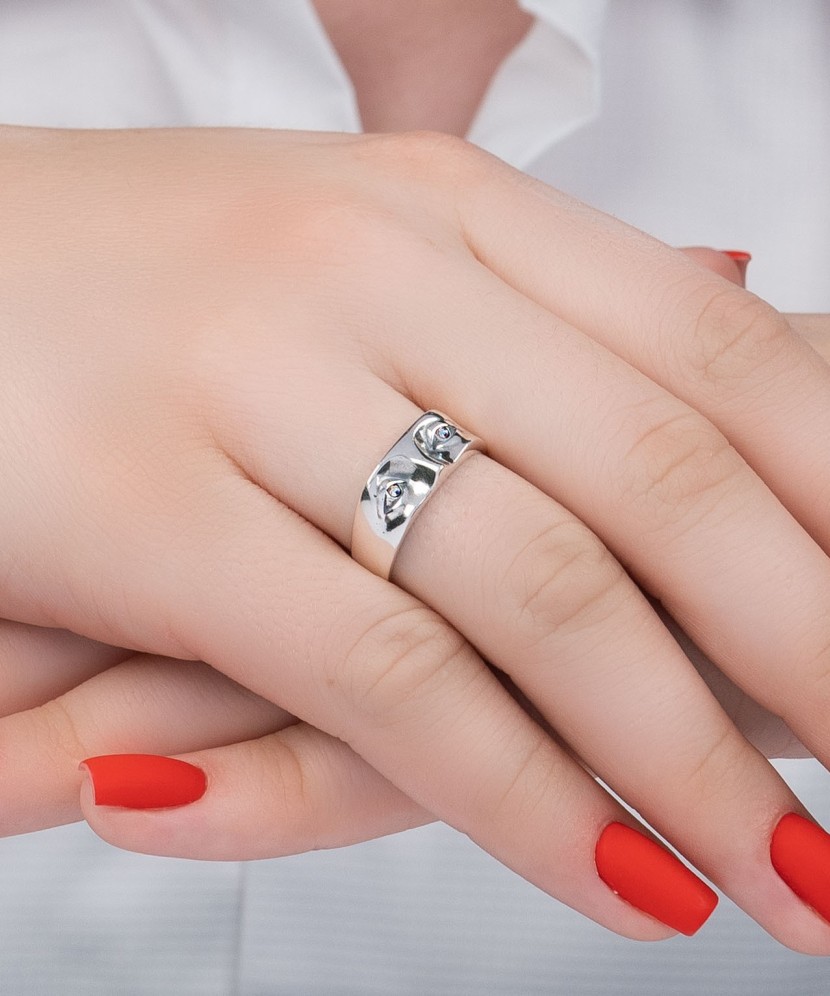 Кольцо из серебра с фианитами