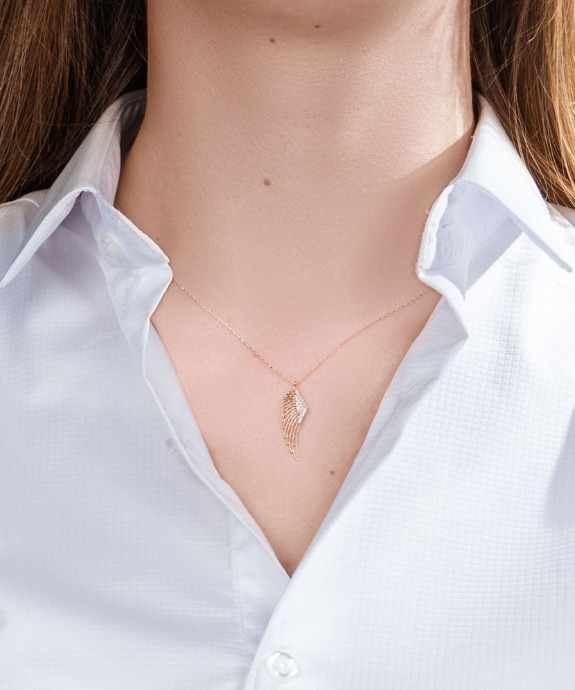 Золотая цепочка с подвеской из циркона "Крыло ангела"