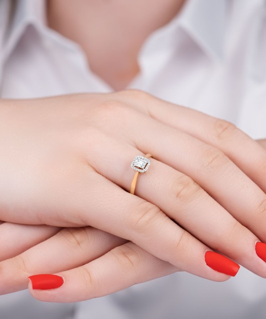 Кольцо из золота с бриллиантами