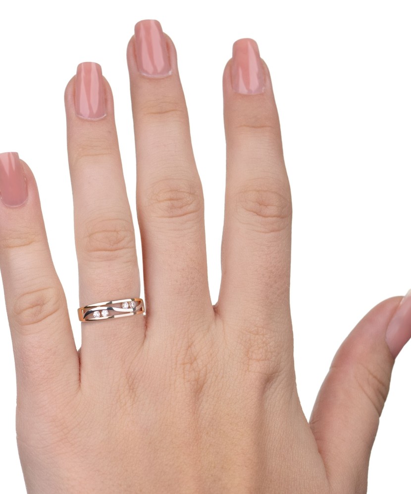 Кольцо из желтого золота с цирконами