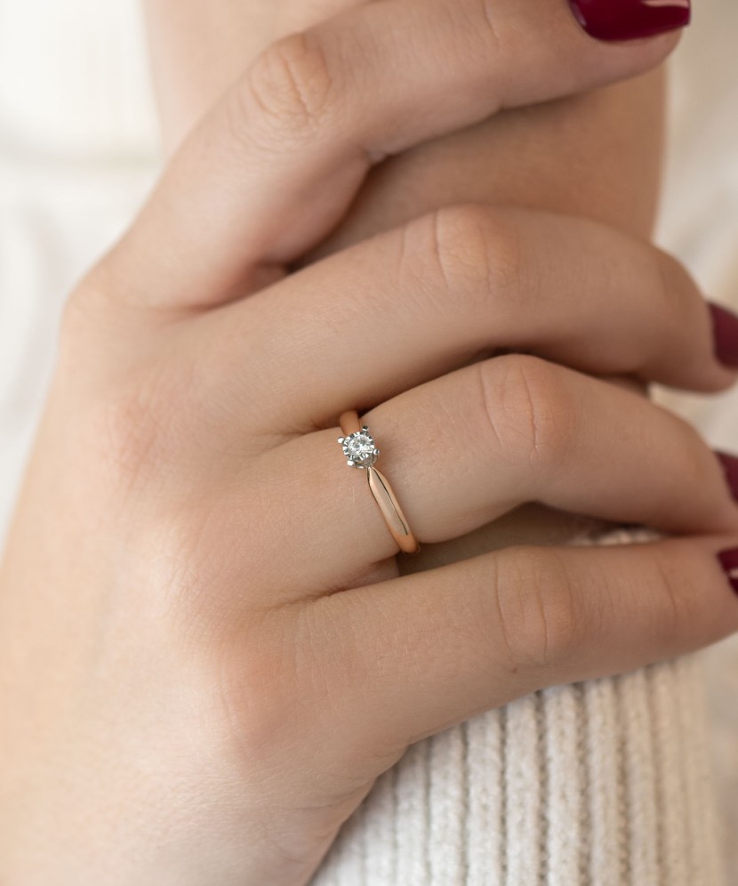 Золотое кольцо с алмазом