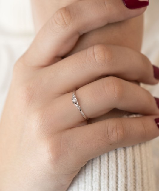 Кольцо из белого золота с бриллиантами