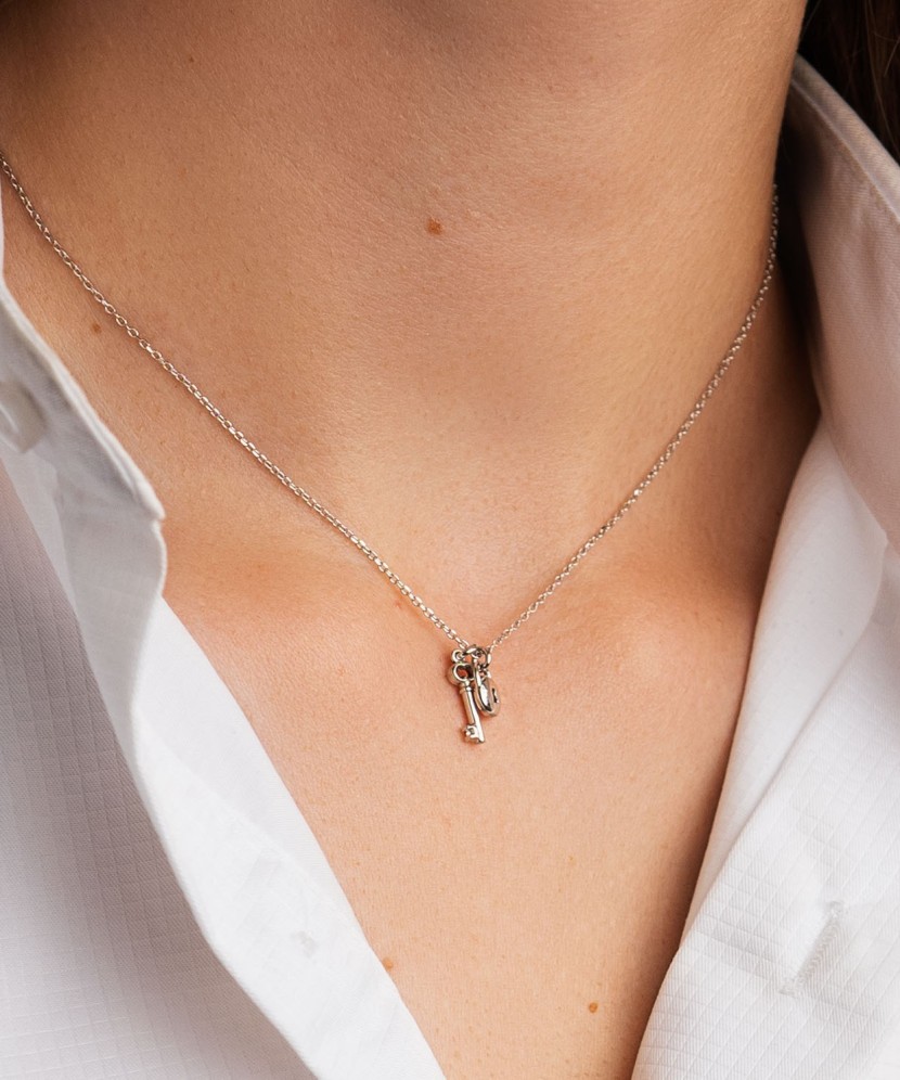 Серебряная цепочка с подвеской  "Замок"