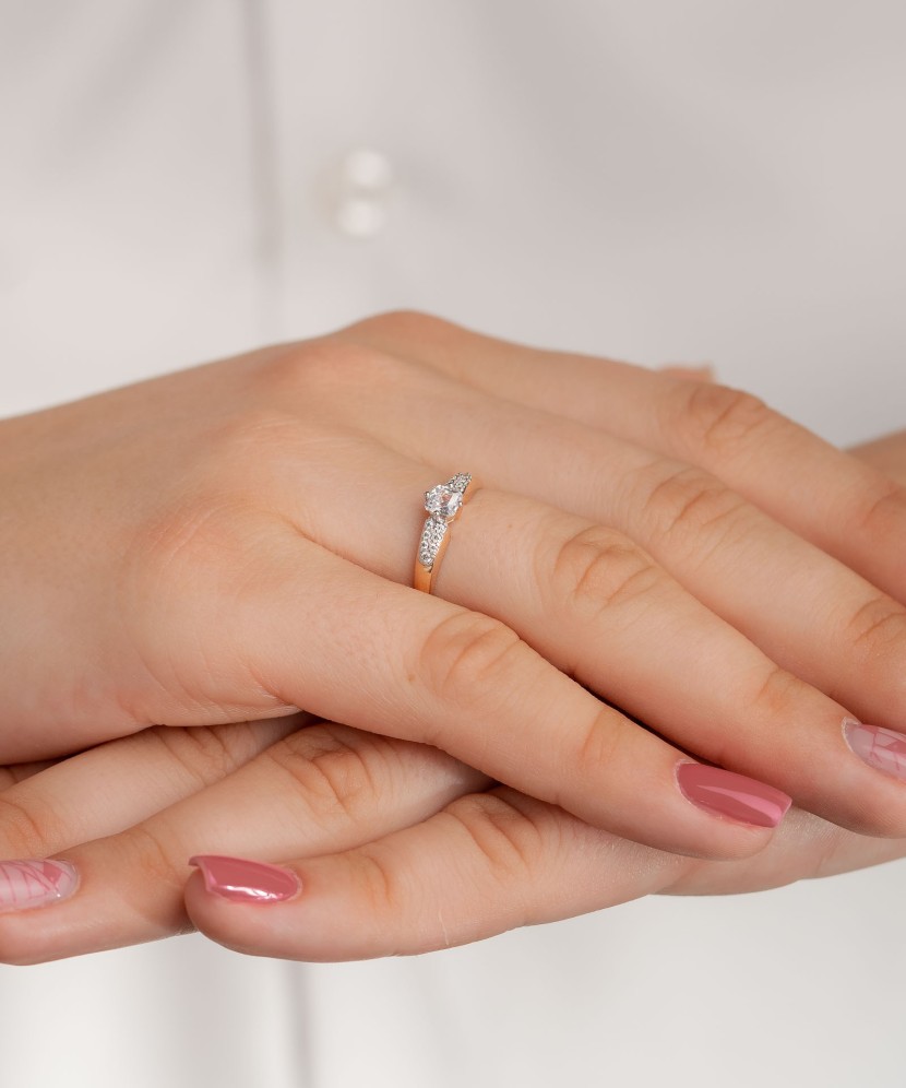 Zelta gredzens ar cirkoniju