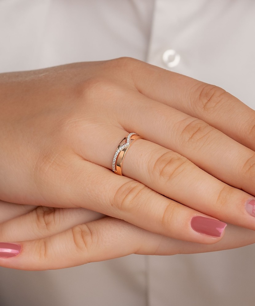 Золотое кольцо с цирконами