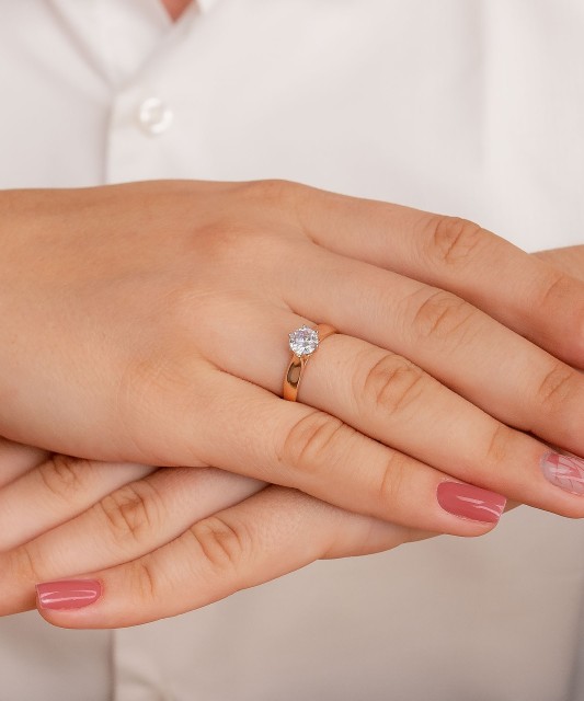 Zelta gredzens ar kristālu - Goldinga