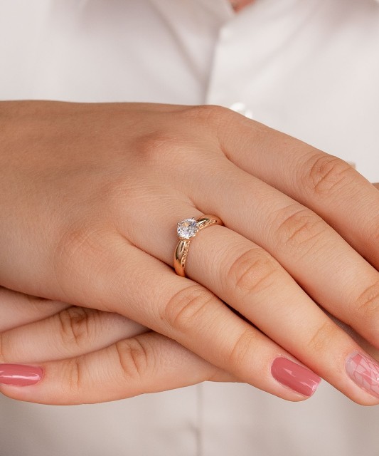 Zelta gredzens ar kristālu - Goldinga