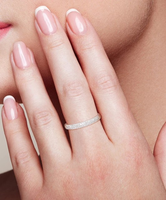 Кольцо из белого золота с алмазами