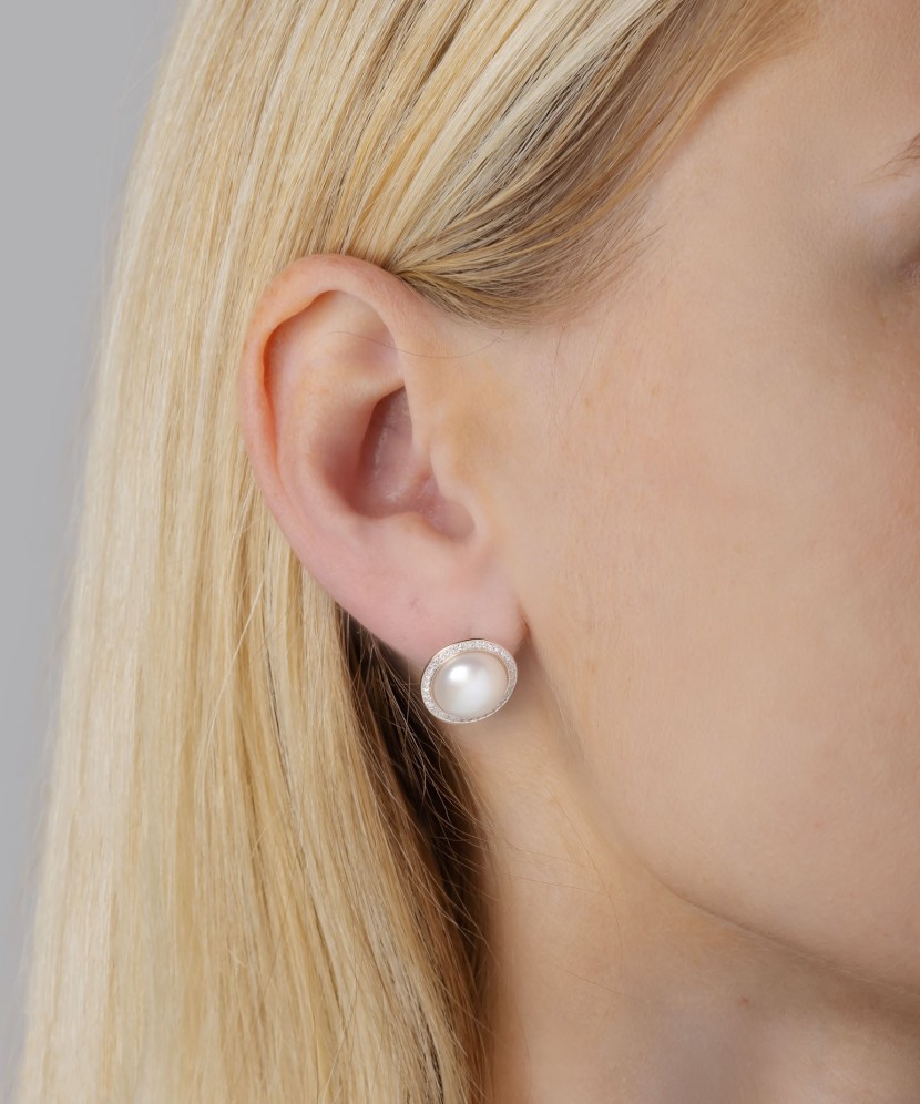 Серьги из золота с бриллиантами и жемчугом