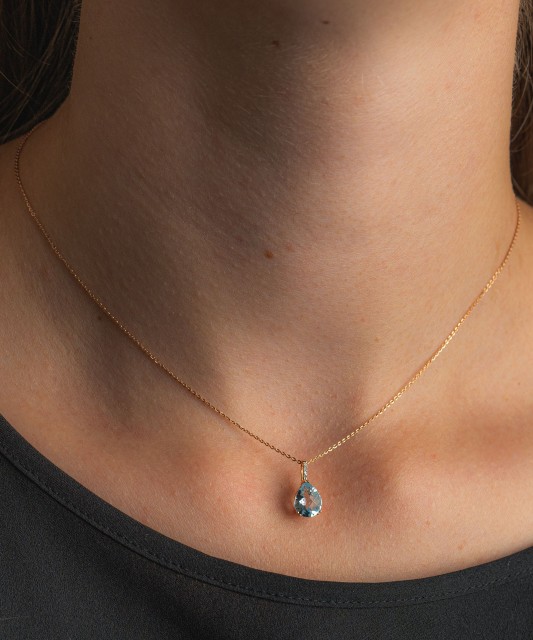 Золотой кулон с бриллиантами и топазом