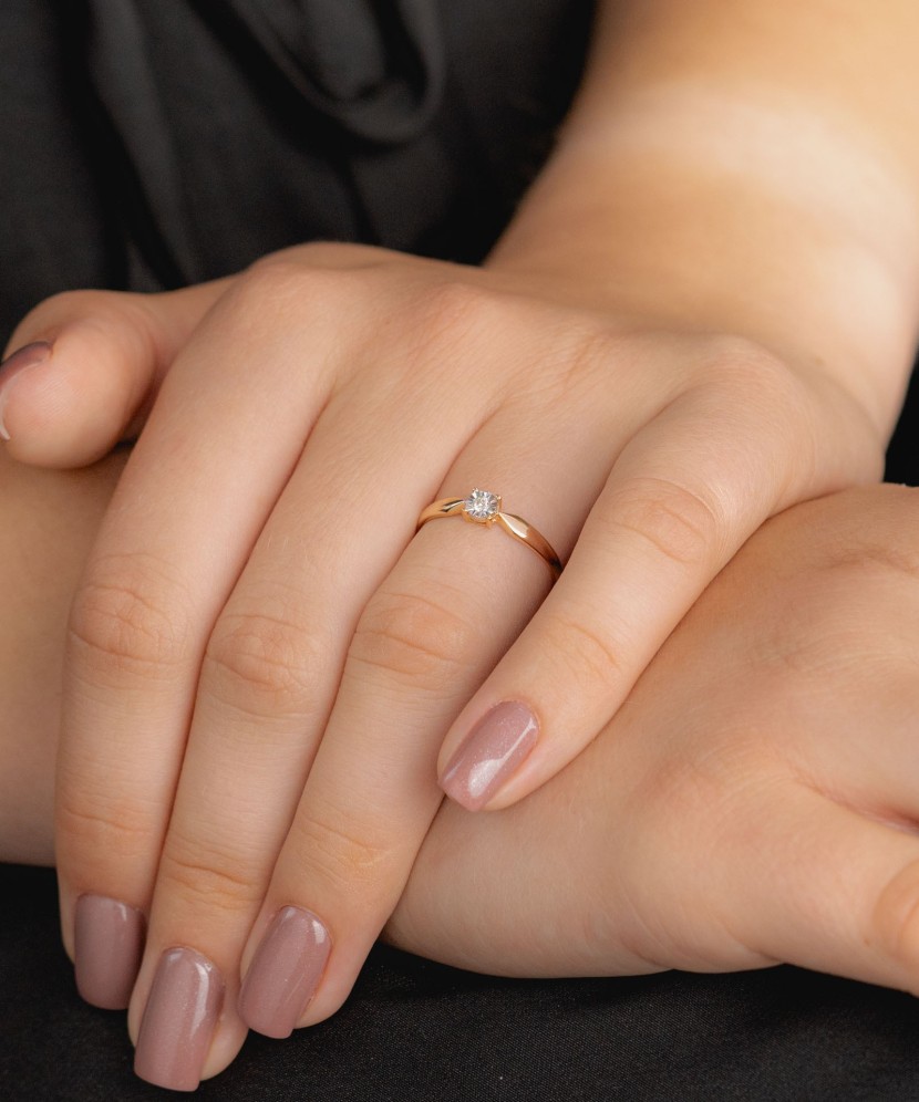 Золотое кольцо с алмазом