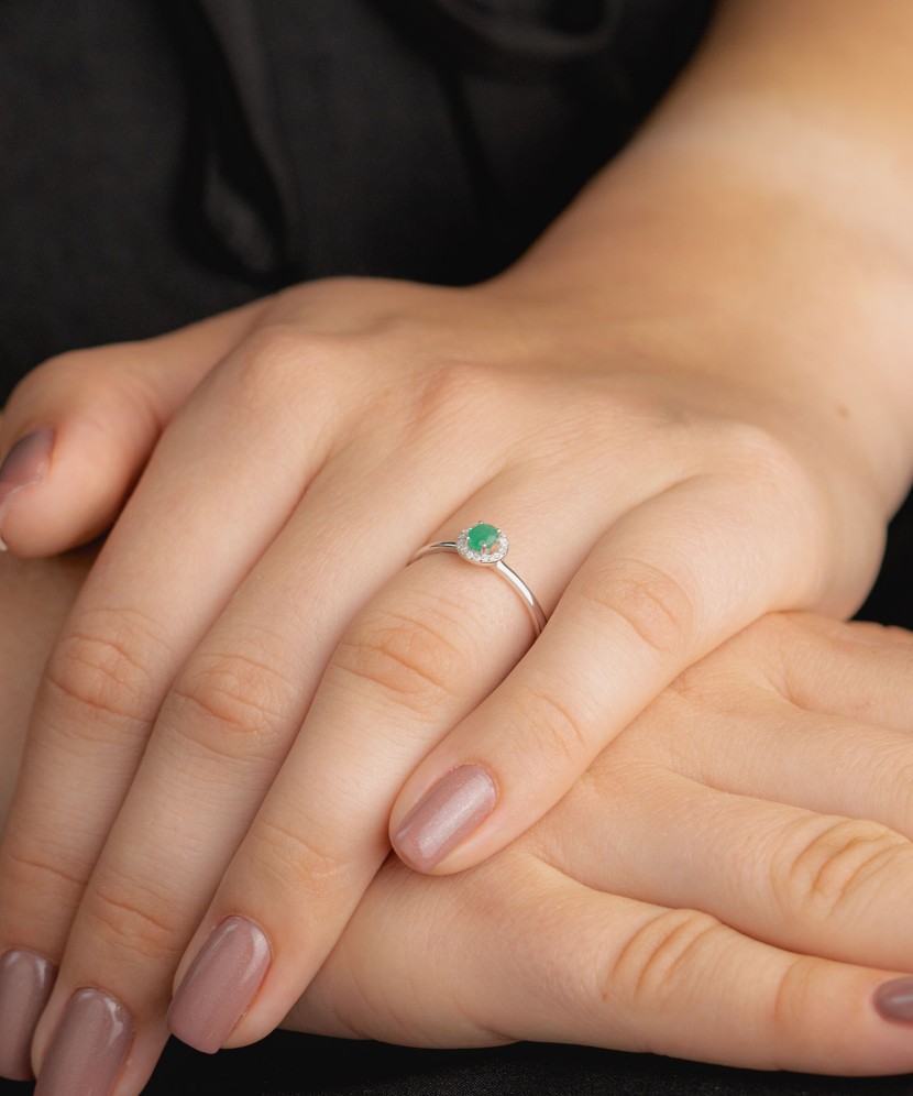 Baltā zelta gredzens ar smaragdu un dimantiem - Goldinga