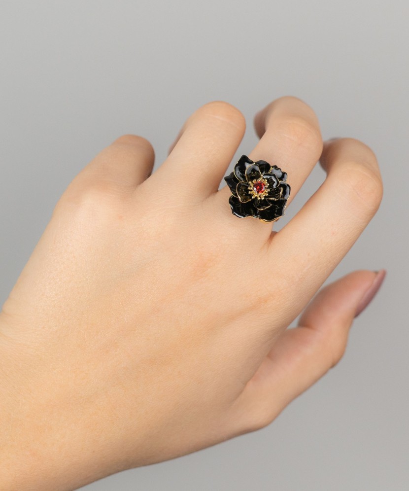 Позолоченное кольцо из серебра с цирконами и эмалью