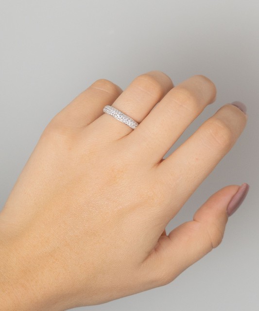 Серебряное кольцо с цирконами