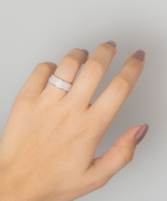 Серебряное кольцо с цирконами